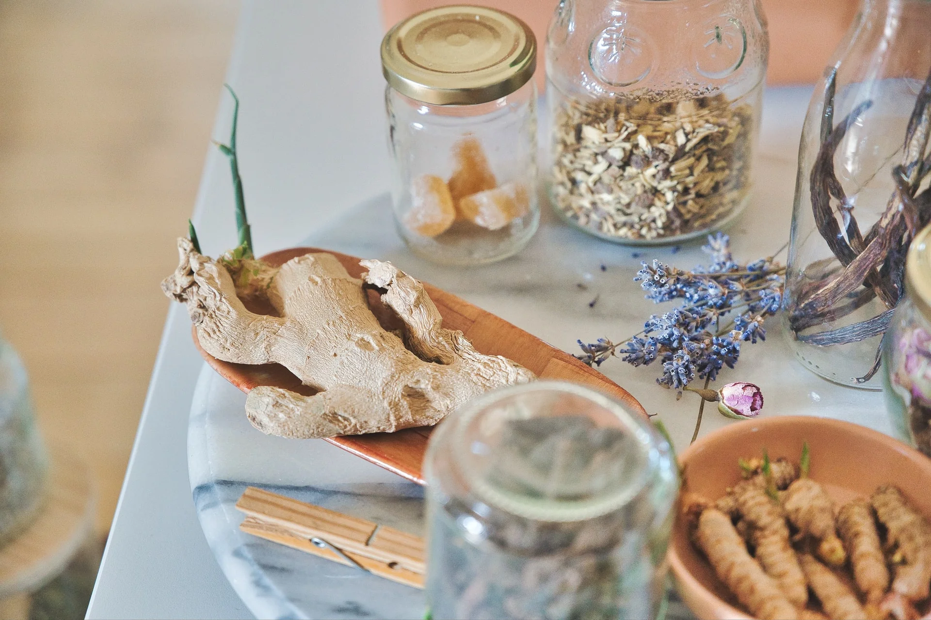 Natural Herbs to Curb Sugar Cravings and Keep Your Gut in Check 